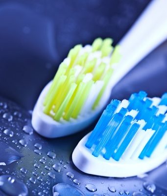 Как выбрать зубную щётку: советы стоматолога