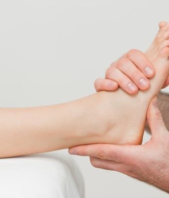 Что делать при вывихе ноги в домашних условиях