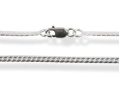 Серебряные цепочки — стильный аксессуар к любому образу