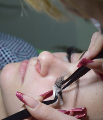 Наращивание ресниц — тонкости процедуры