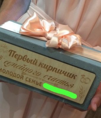Оригинальный подарок на свадьбу. Где и как купить недорого?
