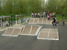 Роллердром: крытая площадка для катания на роликах, имеющая все необходимые приспособления