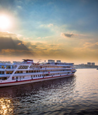 Аренда теплохода от компании Теплоходник: особенности и рекомендации