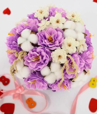 Букеты из мыльных цветов: главный тренд этого года