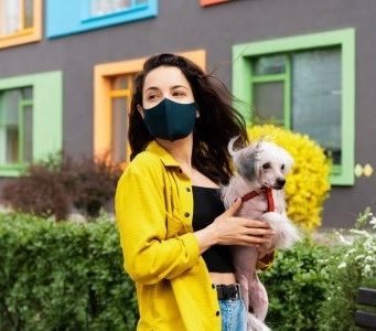 Маска против коронавируса: стоит ли её носить?