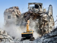 Снос и демонтаж зданий: в чем разница?