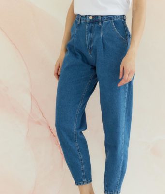 С чем носить джинсы с высокой талией?