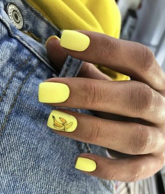 Желтый маникюр – лучик солнца на ваших ногтях