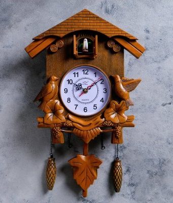 Часы с кукушкой: давняя традиция в каждом доме