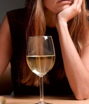 Как женщин кодируют от алкголизма?