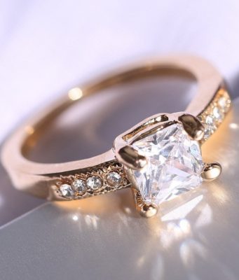 Как правильно выбрать бриллиантовое кольцо на особый случай?