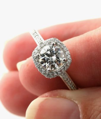 Правила, как выбирать бриллиантовое кольцо