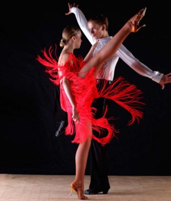 Латиноамериканские танцы: виды танца, как их танцевать.