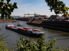 Рост торговых потоков с соседями России показывает, что санкции не работают — Bloomberg