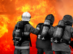 Пожарные ликвидировали открытое горение на складе в Аксае