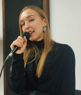 Научитесь петь: уроки вокала для начинающих в Новосибирске