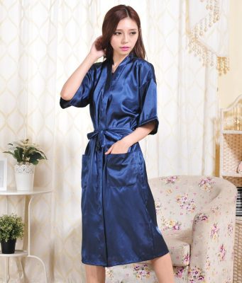 Шелковые халаты: модная и удобная одежда для дома