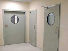 Из чего изготовляют двери для медицинских учреждений?