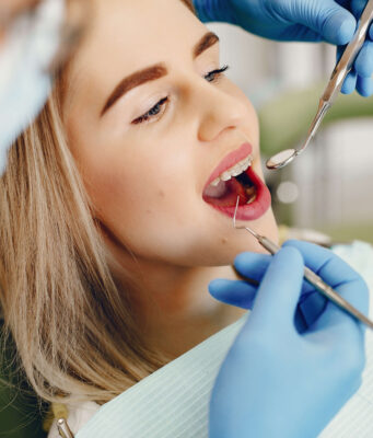 Стоматологическая клиника: Ваш навигатор в мире зубного здоровья