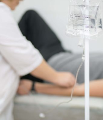 Вывод из запоя: как помочь близкому человеку вернуться к жизни