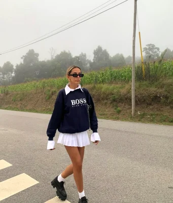 Толстовка и юбка: как совместить спортивное и романтичное